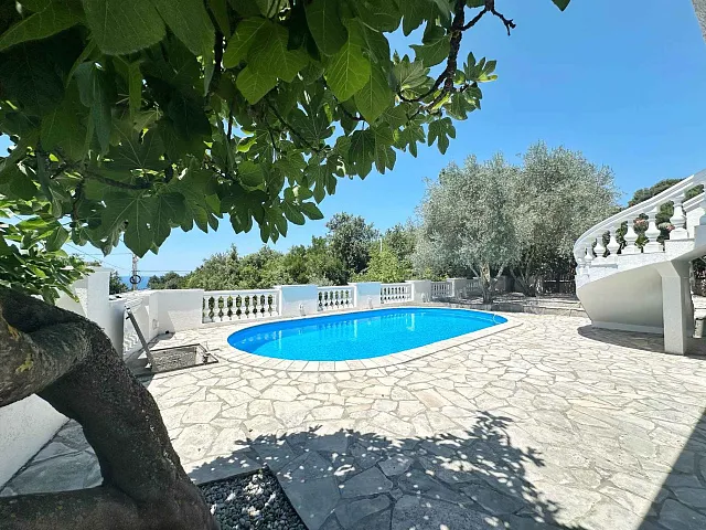Sea view house with Swimming pool in Utjeha — photo 27